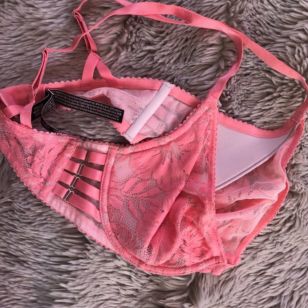 Sheer cup lace VS bra with side hardware detail. - Picture 2 of 10